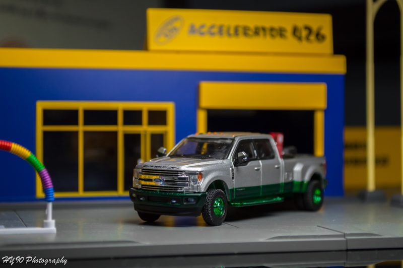 Illustration for article titled Green Machine F350 vs. TLVN 911S